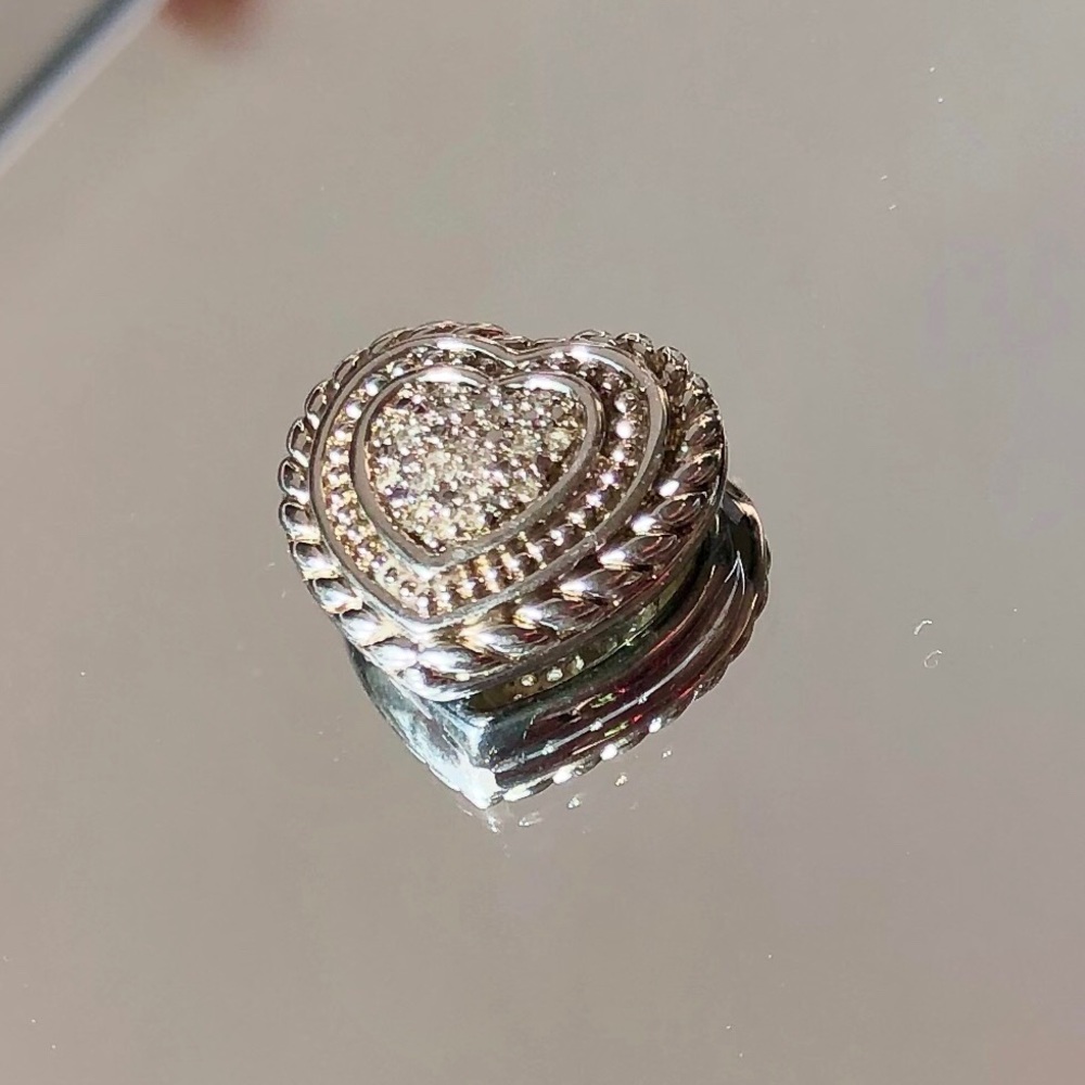 Women’s necklace